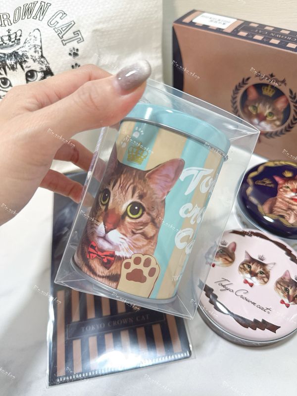 日本限定 東京皇冠貓咪 TOKYO CROWN CAT 貓咪福袋6件組 奶茶威化餅乾 糖果罐 限量發行 精緻貓咪鐵罐禮盒 環保袋 日本福袋 日本限定 東京皇冠貓咪 TOKYO CROWN CAT 貓咪福袋6件組 奶茶威化餅乾 糖果罐 限量發行 精緻貓咪鐵罐禮盒 環保袋 日本福袋