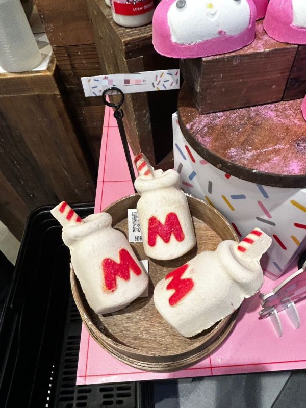 日本熱賣款 LUSH鎂鹽按摩芭 Deep sleep massage bar 按摩芭 滋潤肌膚 鎂顏芭 按摩 泡澡球 三麗鷗聯名款 造型泡澡球 日本熱賣款 LUSH鎂鹽按摩芭 Deep sleep massage bar 按摩芭 滋潤肌膚 鎂顏芭
泡澡球 三麗鷗聯名款 造型泡澡球