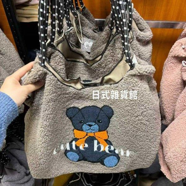 日本限定 羊羔毛 QQ毛 小熊 花卉 貓咪 刺繡手提肩背包 2WAY手提包 刺繡款 輕便兩用手提袋 肩背包 通勤包 購物袋 購物包 日本限定 羊羔毛 QQ毛 小熊 花卉 貓咪 刺繡手提肩背包 2WAY手提包 刺繡款 輕便兩用手提袋 肩背包 通勤包 購物袋 購物包