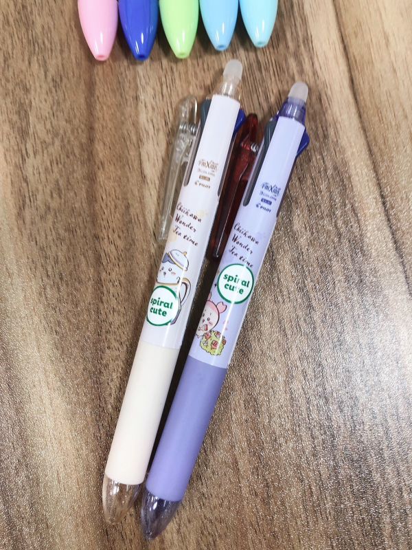 日本限定 吉依卡哇 吉伊卡哇 文具套組禮盒 文具組 2B鉛筆 筆蓋 迴紋針 吊飾 鑰匙圈 磁鐵 鉛筆盒 大開口收納包 日本限定 吉依卡哇 吉伊卡哇 文具套組禮盒 文具組 2B鉛筆 筆蓋 迴紋針 吊飾 鑰匙圈 磁鐵 鉛筆盒 大開口收納包