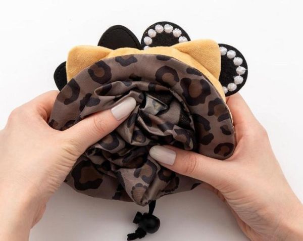 日本三麗鷗 限量款 日曬凱蒂貓 曬黑豹紋款 KITTY 購物袋 可收納購物袋 豹紋購物袋 日本三麗鷗 限量款 日曬凱蒂貓 曬黑豹紋款 KITTY 購物袋 可收納購物袋 豹紋購物袋