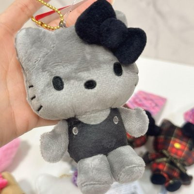 日本正版 日本三麗鷗 限量款 曬黑款 KITTY 拉鍊包掛飾 收納包 黑臉系列 澀谷辣妹KT 愛心扣環 長腿凱蒂貓 玩偶吊飾 日本正版 日本三麗鷗 限量款 曬黑款 KITTY 拉鍊包掛飾 收納包 黑臉系列 澀谷辣妹KT 愛心扣環 長腿凱蒂貓 玩偶吊飾