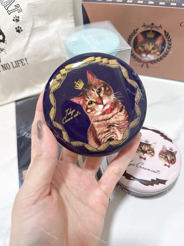 日本限定 東京皇冠貓咪 TOKYO CROWN CAT 貓咪福袋6件組 奶茶威化餅乾 糖果罐 限量發行 精緻貓咪鐵罐禮盒 環保袋 日本福袋 日本限定 東京皇冠貓咪 TOKYO CROWN CAT 貓咪福袋6件組 奶茶威化餅乾 糖果罐 限量發行 精緻貓咪鐵罐禮盒 環保袋 日本福袋