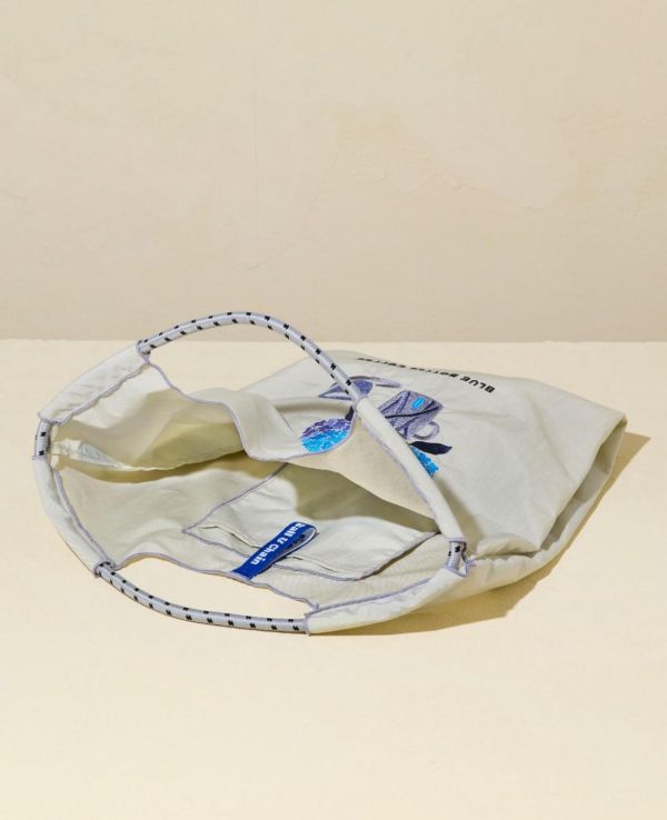 日本限定 鎌倉限定藍瓶x Ball&Chain 聯名推出手提袋  地區限定刺繡手提袋 鐮倉繡球花設計限定款 日本限定 鎌倉限定藍瓶x Ball&Chain 聯名推出手提袋  地區限定刺繡手提袋 鐮倉繡球花設計限定款