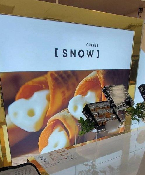北海道限定 snow cheese SNOW白巧起司雪捲 White Cheese Snow Roll 起司蛋糕 牛奶糖 北海道限定 snow cheese SNOW白巧起司雪捲 White Cheese Snow Roll 起司蛋糕 牛奶糖