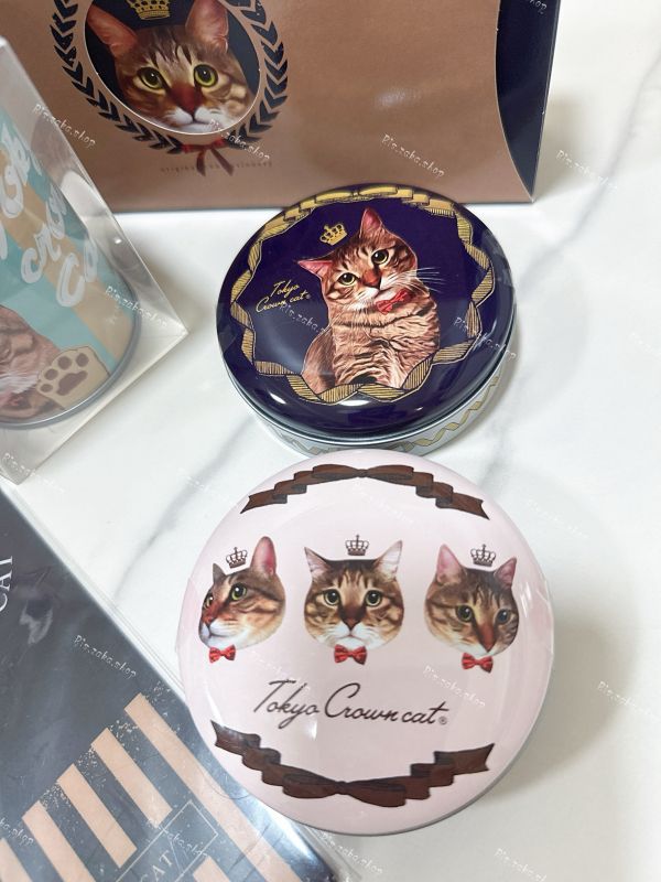 日本限定 東京皇冠貓咪 TOKYO CROWN CAT 貓咪福袋6件組 奶茶威化餅乾 糖果罐 限量發行 精緻貓咪鐵罐禮盒 環保袋 日本福袋 日本限定 東京皇冠貓咪 TOKYO CROWN CAT 貓咪福袋6件組 奶茶威化餅乾 糖果罐 限量發行 精緻貓咪鐵罐禮盒 環保袋 日本福袋