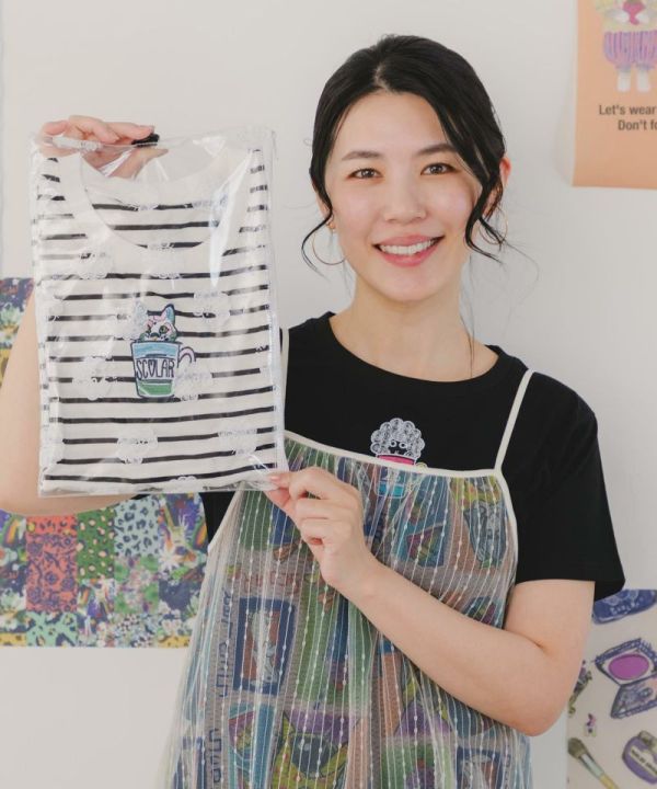 (附娃娃頭防水收納袋)刺繡LOGO上衣 