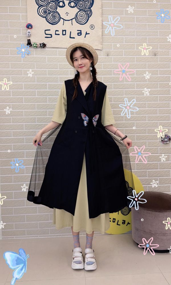 蝴蝶刺繡長版外罩背心 