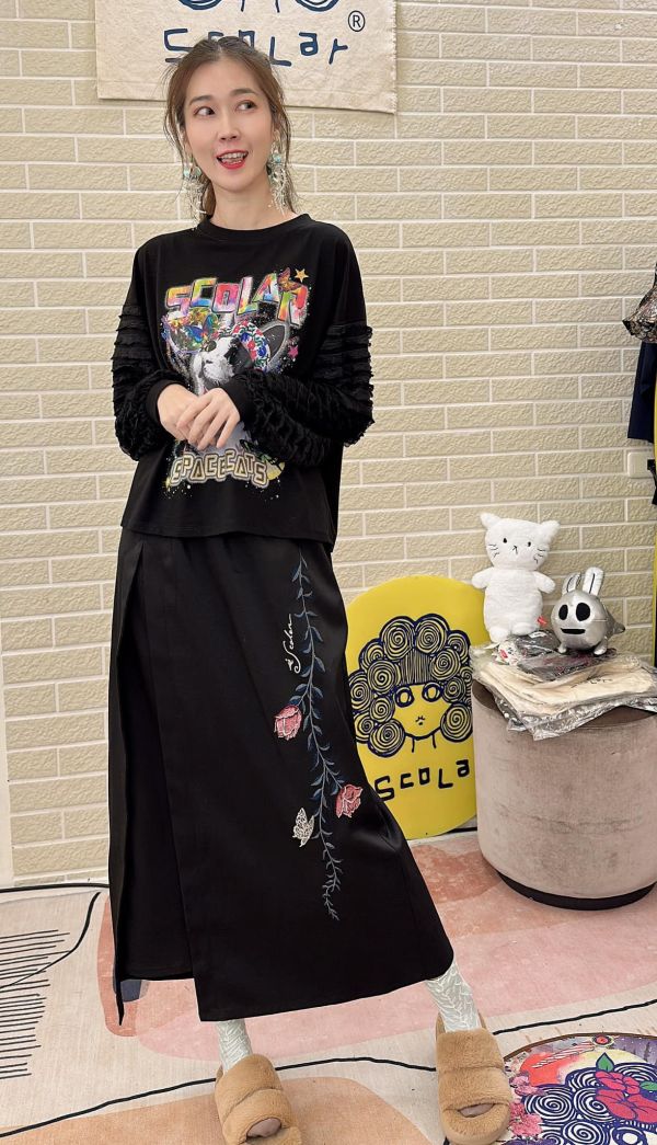 藤蔓花卉裙 