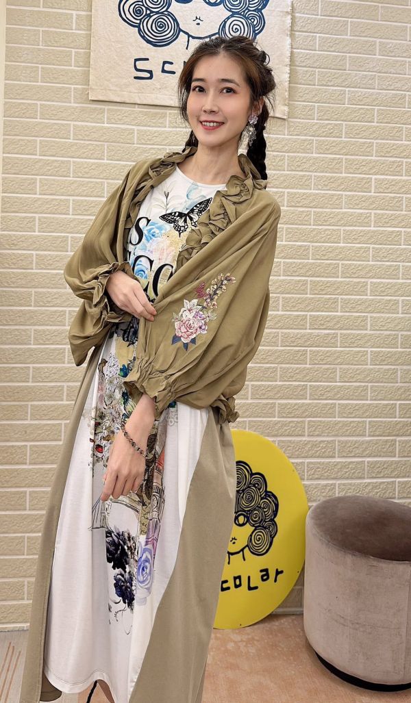 240波波滾邊外套 