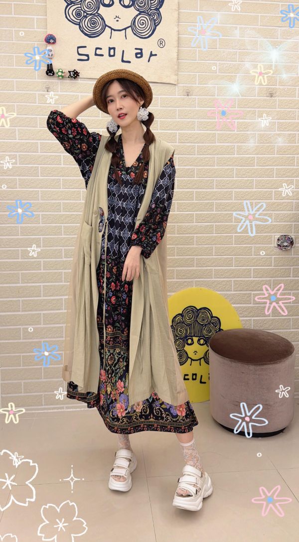 蝴蝶刺繡長版外罩背心 