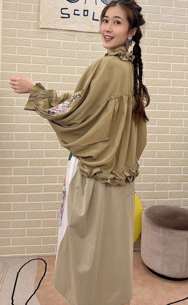 240波波滾邊外套 