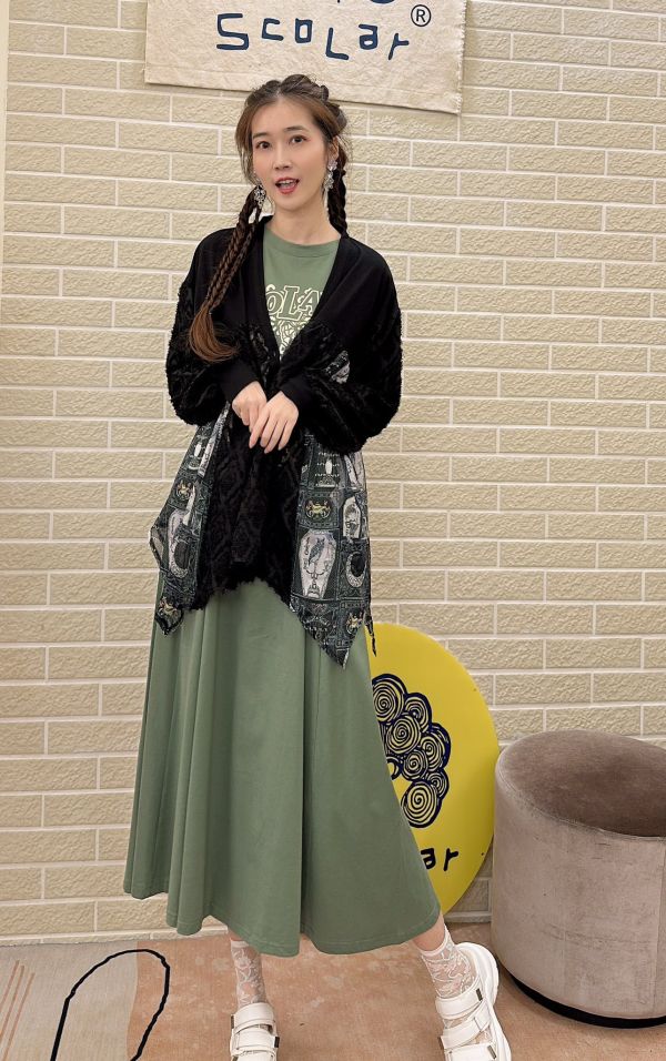 232異材質拼接V領外套 