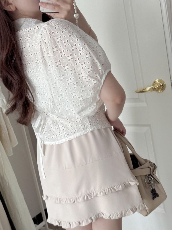 現貨- 簍空珍珠釦襯衫 