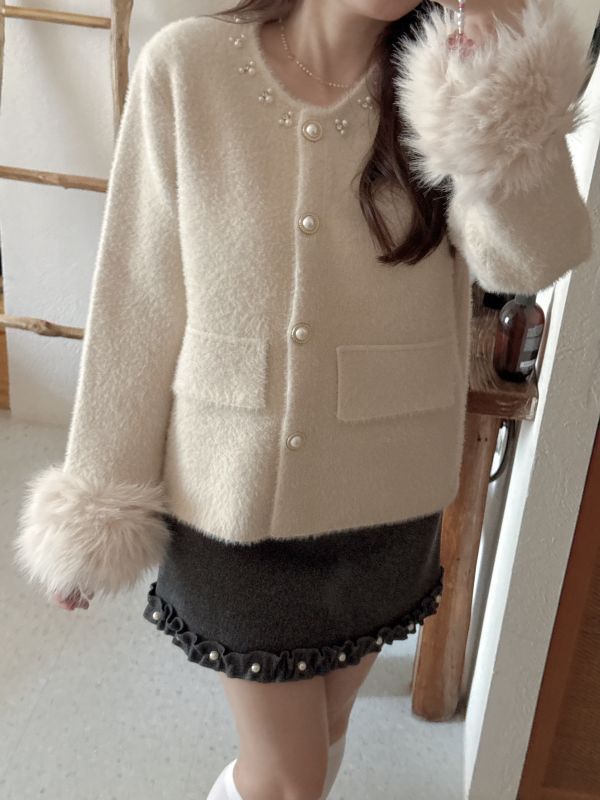 現貨- 本期必買！小千金袖毛珍珠外套 