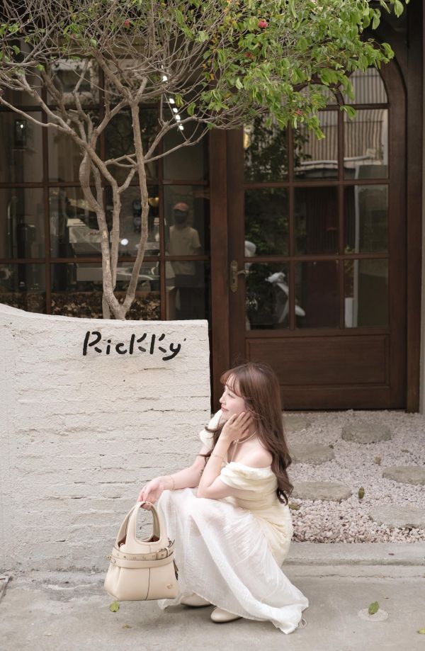 現貨- 闆娘自留！刺繡花拼接長洋 