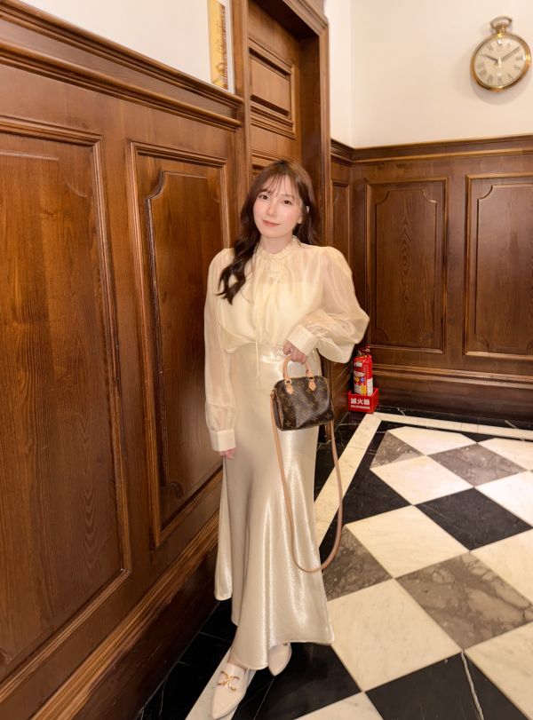 現貨- 熱銷補貨！氣質復古領珍珠上衣 