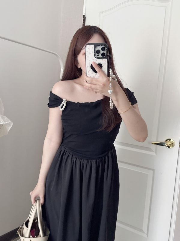 現貨- 氣質肩帶珍珠長洋裝 