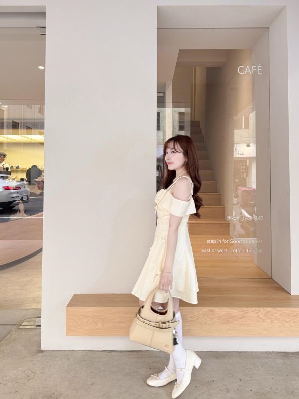 現貨- 高訂製蝴蝶結一字領小洋裝 