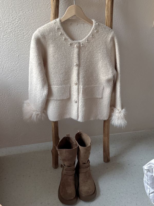 現貨- 本期必買！小千金袖毛珍珠外套 