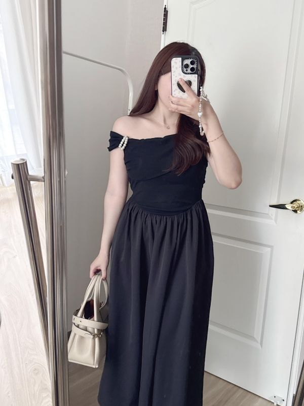 現貨- 氣質肩帶珍珠長洋裝 