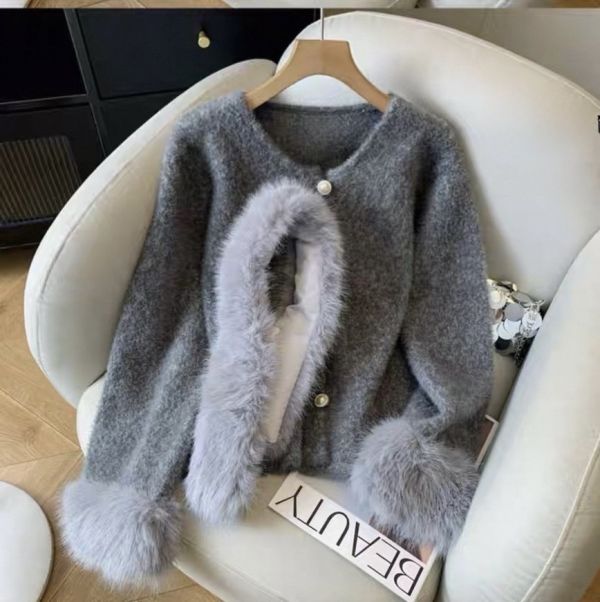 現貨- 小千金袖絨毛珍珠外套/絨毛圍巾 