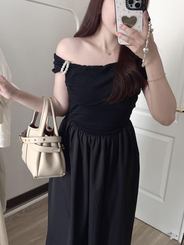 現貨- 氣質肩帶珍珠長洋裝 