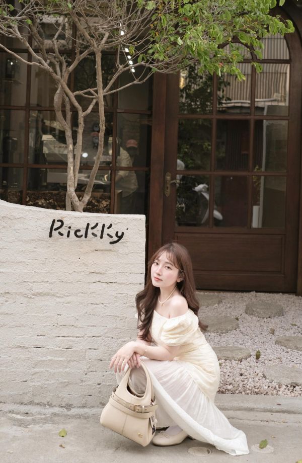 現貨- 闆娘自留！刺繡花拼接長洋 