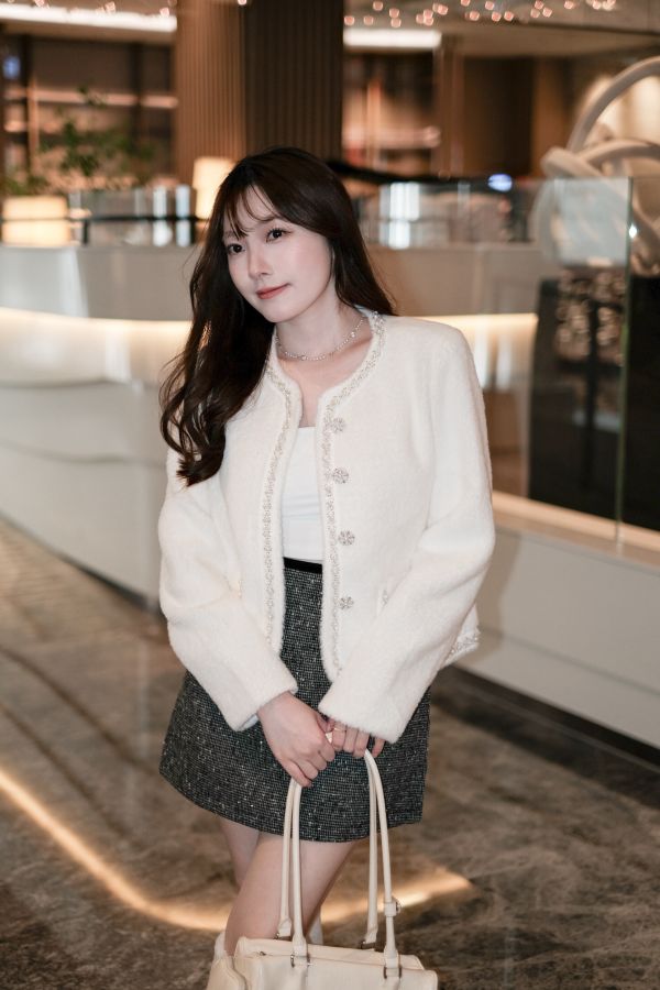 現貨- 闆娘自留款！氣質珍珠鑽絨毛小香外套 