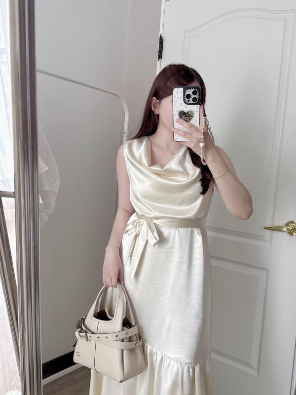 現貨- 法式垂領緞面長洋裝 