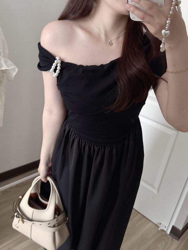 現貨- 氣質肩帶珍珠長洋裝 