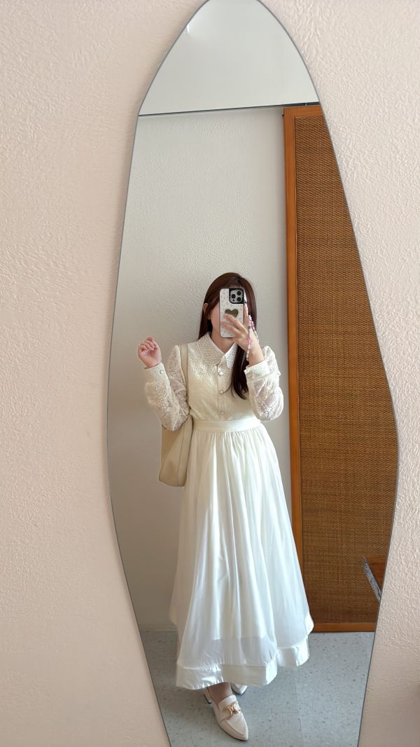 現貨- 法式領珍珠亮片蕾絲上衣 