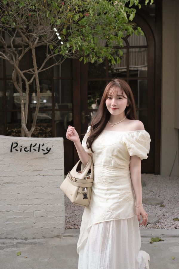 現貨- 闆娘自留！刺繡花拼接長洋 