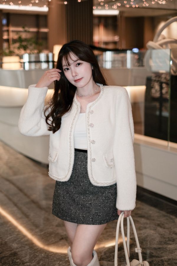 現貨- 闆娘自留款！氣質珍珠鑽絨毛小香外套 