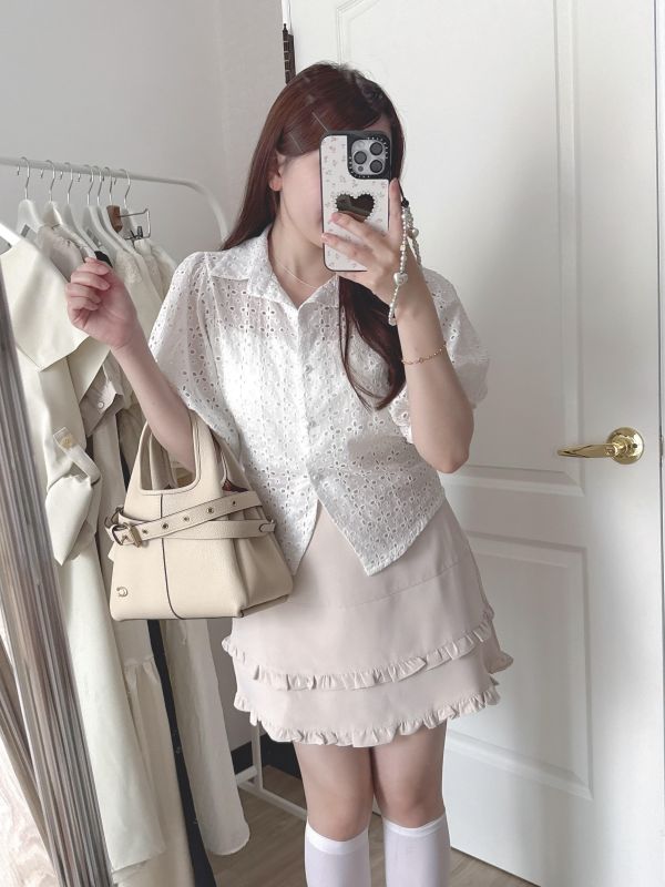 現貨- 簍空珍珠釦襯衫 