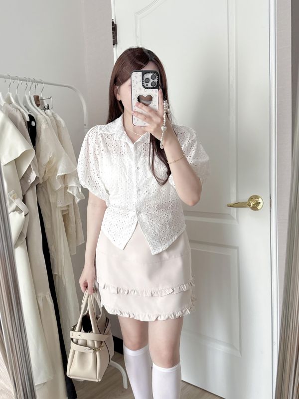 現貨- 簍空珍珠釦襯衫 