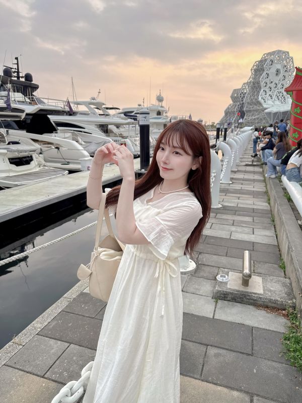 現貨- 氣質擔當！荷葉袖縮腰長洋 