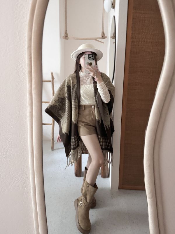 現貨- 秋冬內搭首選！蕾絲彈性內搭上衣 