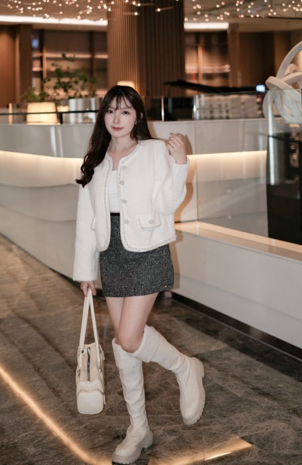 現貨- 闆娘自留款！氣質珍珠鑽絨毛小香外套 