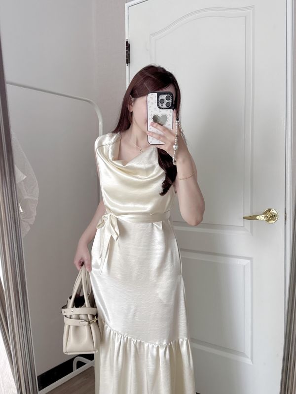 現貨- 法式垂領緞面長洋裝 