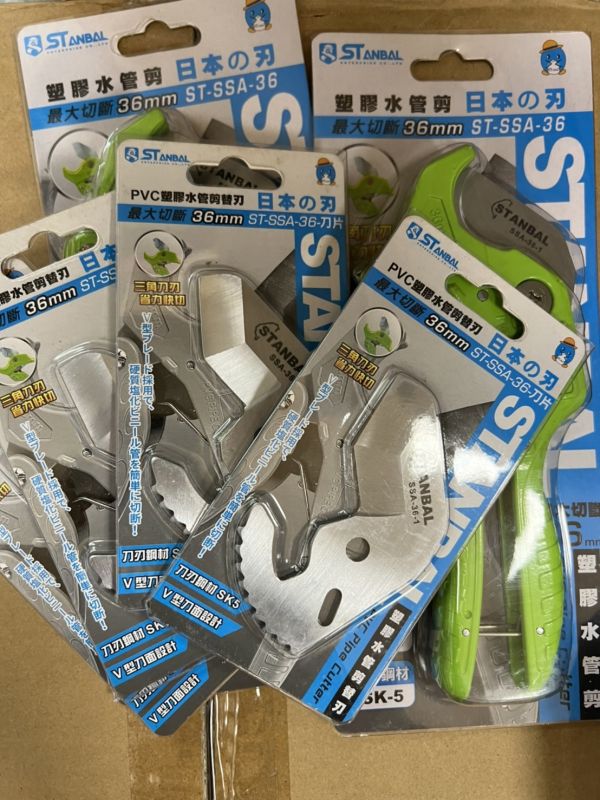 STANBAL史丹堡 塑膠水管剪 台灣製造 ST-SSA-36 PVC塑膠剪 PVC PVC塑膠水管剪36mm-刀片
型號：ST-SSA-36
最大切斷36mm
材質：鋁合金

SK-5刀刃鋼材



快速退刀

厚薄管耐切更省力





台灣製造