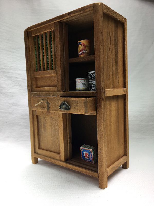 阿嬤的迷你菜櫥・昭和風手作場景 昭和風迷你家具

掌中日常

迷你手作場景
木工細節
懷舊擺飾
迷你陶碗
穀物盒模型
展示屋盒搭配