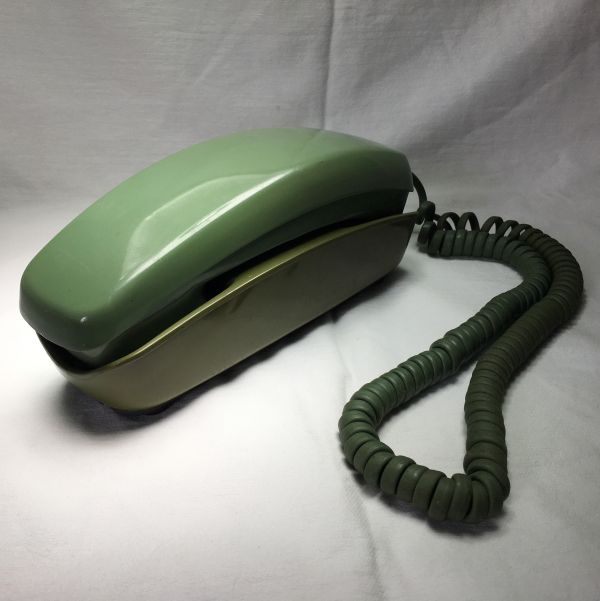 美國老電話Western Electric Trimline phone 綠色轉盤電話 Western Electric Trimline電話
原始老件電話機
Henry Dreyfuss設計
1960年代工業設計
綠色轉盤電話