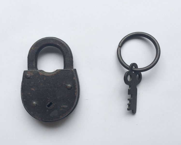 EAGLE美國老銅鎖 復古黃銅鎖, vintage padlock, EAGLE lock, 黃銅收藏, 復古五金, 老件雜貨, 工業風擺飾, 鑄造藝術, 老靈魂拾光, 美國古董鎖