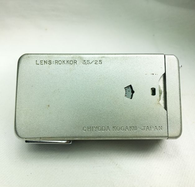 日本製 Minolta 16間諜相機・16mm膠卷手動機械設計 原始老件
微型膠卷相機
手動操作相機
間諜相機收藏
攝影器材老件
工業設計經典
黑白膠卷攝影
Caffenol沖洗法
空間佈置道具