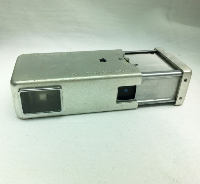 日本製 Minolta 16間諜相機・16mm膠卷手動機械設計 原始老件
微型膠卷相機
手動操作相機
間諜相機收藏
攝影器材老件
工業設計經典
黑白膠卷攝影
Caffenol沖洗法
空間佈置道具