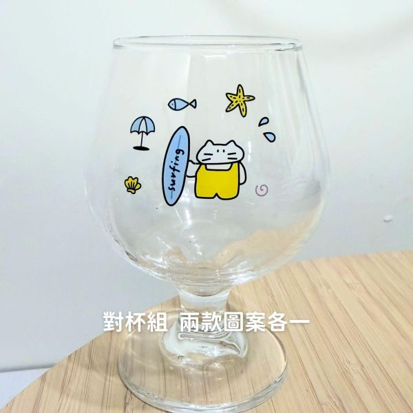 《799元公益福袋》清涼一夏~海島衝浪貓咪高腳杯對杯組(兩款圖案各一) 貓咪,插畫,貓插畫,可愛,日本,啤酒杯,玻璃杯,馬克杯,黑貓,水杯,夏天,衝浪