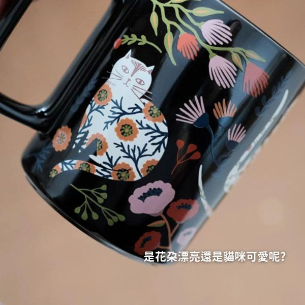 《699元公益福袋》日系獨特貓咪姿態陶瓷大馬克杯400ml (黑花貓貓/紫袋貓貓) 貓插圖,貓咪,貓掌,貓生活,日系,陶瓷,馬克杯,花朵,袋子