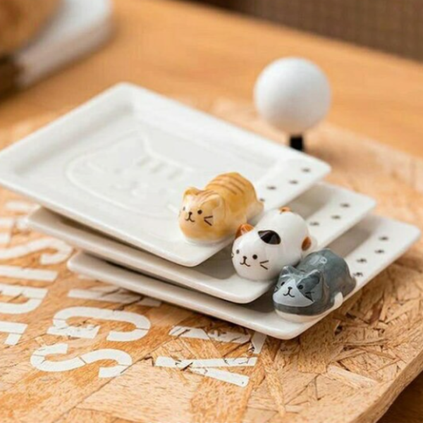 〈好評預購中〉《699元公益福袋》可愛立體貓咪3D醬油小菜碟X2 + 贈坐坐貓咪清潔海綿 貓插圖,貓咪,貓掌,醬油碟,醬料碟,筷架