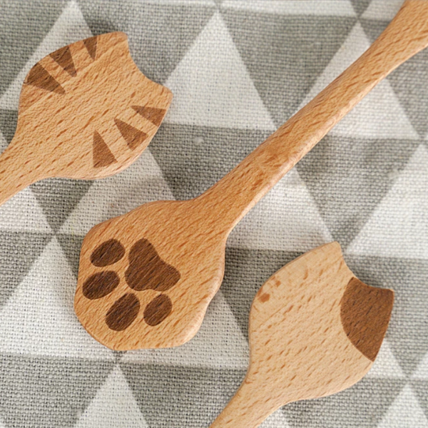 《799元公益福袋》很多貓咪附蓋大馬克杯450ml + 貓咪造型原木湯匙 貓插圖,貓咪,貓掌,附蓋,馬克杯,肉球,原木,湯匙